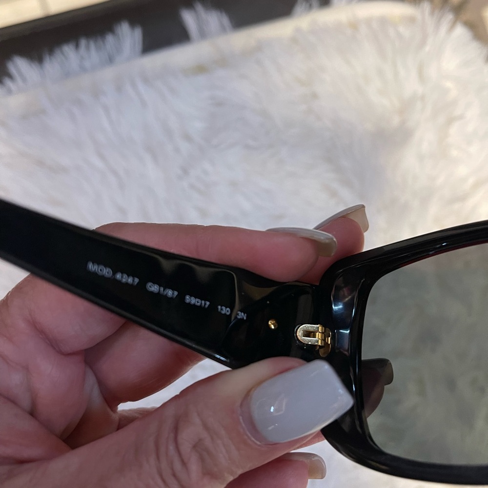 Authentic large Burberry Sunglasses - Picture 2 of 5